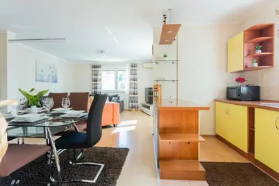 Kuhinja ili čajna kuhinja u objektu Apartment LaDoNi - #new#big#spacious#large garden