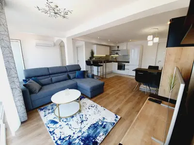 Kuhinja ili čajna kuhinja u objektu White House apartments