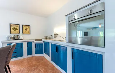 Kuhinja ili čajna kuhinja u objektu House Anavi