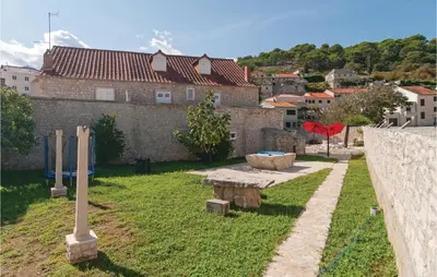 Vrt u objektu Holiday Home Pucisca Gospe Lurdske