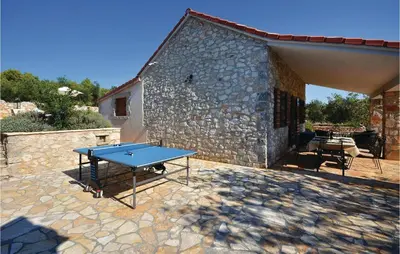 Popločani dio dvorišta ili vanjski dio objekta 2 Bedroom Nice Home In Stari Grad