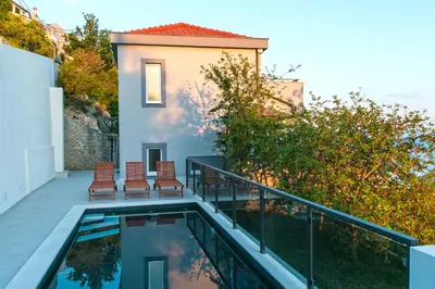 Bazen u objektu Villa Marinkica ili u blizini