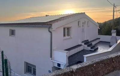 Pogled na izlazak ili zalazak sunca iz apartmana