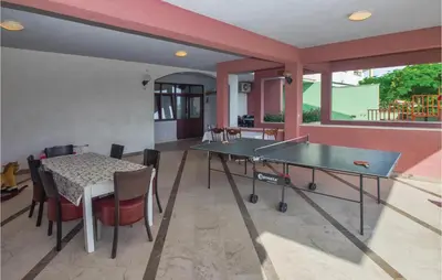 Stolni tenis u objektu Apartment Lokva Rogoznica Ruskamen Iv ili u blizini