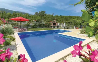 Bazen u objektu Holiday Home Gata Ostrvica ili u blizini