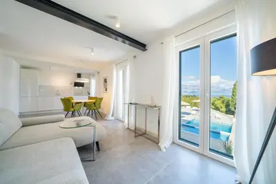 Bazen u objektu Villa Levante Apartments, quiet location and close to beach, only 300 m from sea ili u blizini