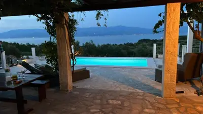Pogled na planine ili pogled na planine iz vikendica