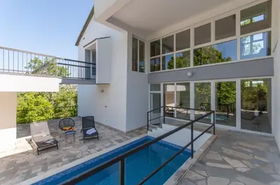Bazen u objektu Villa Green Castle ili u blizini