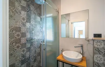 Kupaonica u objektu Awesome Home In Sutivan