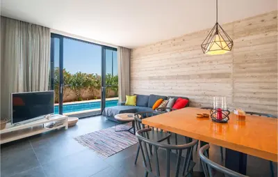 Bazen u objektu Awesome Home In Sutivan ili u blizini