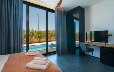 Bazen u objektu Awesome Home In Sutivan ili u blizini