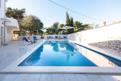 Bazen u objektu Amazing house W pool and big sunny terrace close to sea & beach ili u blizini