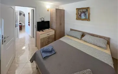 Krevet ili kreveti u jedinici u objektu Beach Front Home In Splitska With House Sea View