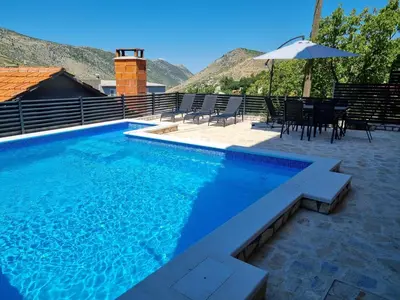 Pogled na planine ili pogled na planine iz apartmana