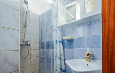 Kupaonica u objektu Beautiful Apartment In Podstrana