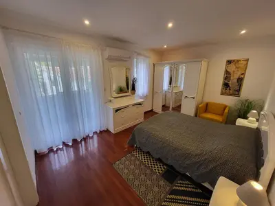 Krevet ili kreveti u jedinici u objektu Blue Beach Villa with BBQ, Wifi and Stunning View