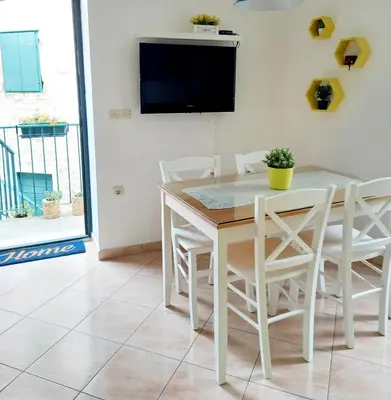 TV i/ili zabavni centar u objektu Apartment Megi in Supetar historical core