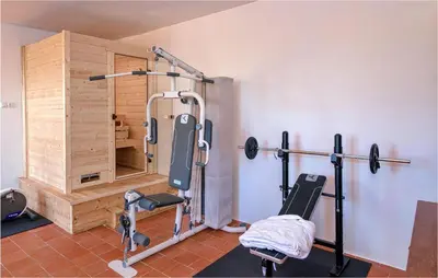 Fitness centar i/ili fitness sadržaji u objektu 3 Bedroom Cozy Home In Gromin Dolac