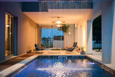 Bazen u objektu Luxury house Natanel ili u blizini