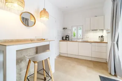 Kuhinja ili čajna kuhinja u objektu Villa & Studio Luke, Luxe accommodatie, unieke locatie bij de mooiste zandbaai