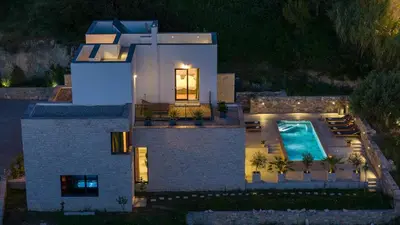 Bazen u objektu Villa Praska with private 28,5 sqm pool, 3 en-suite bedrooms, Sauna, 1km to Beach ili u blizini