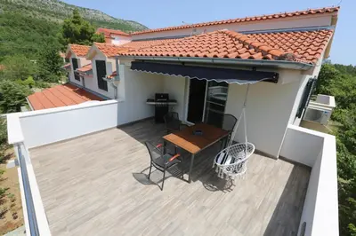 Pogled na planine ili pogled na planine iz apartmana