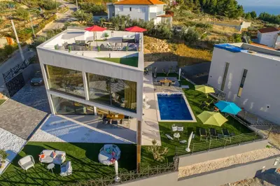 Bazen u objektu Luxury Villa Una Split ili u blizini
