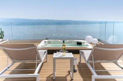 Tlocrt objekta Seaview Villa Nautique, a 3-bedroom villa with a 32 sqm heated private pool and a Whirlpool