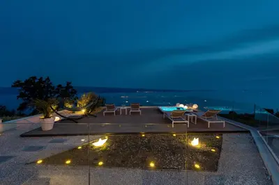 Bazen u objektu Seaview Villa Nautique, a 3-bedroom villa with a 32 sqm heated private pool and a Whirlpool ili u blizini