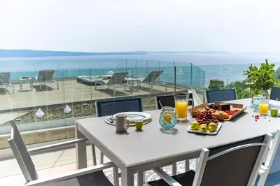 Pića u objektu Seaview Villa Nautique, a 3-bedroom villa with a 32 sqm heated private pool and a Whirlpool