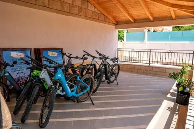 Vožnja biciklom pokraj objekta Oasis apartment ili u blizini