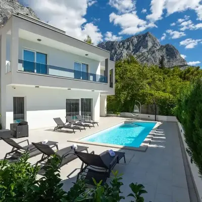 Beautiful Home In Bast