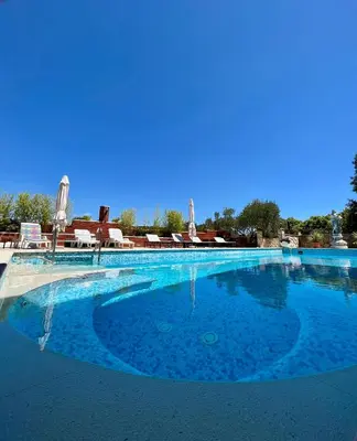 Bazen u objektu Apartman Gorana with swimming pool ili u blizini