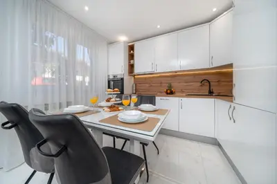 Kuhinja ili čajna kuhinja u objektu Apartmani Marivo