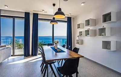 TV i/ili zabavni centar u objektu Luxurious Home In Celina With Sauna