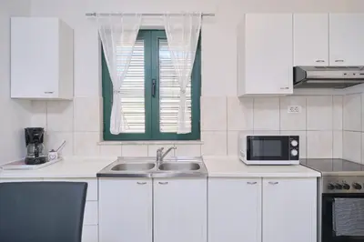 Kuhinja ili čajna kuhinja u objektu House Roza