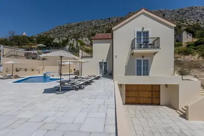 Pogled na planine ili pogled na planine iz vila