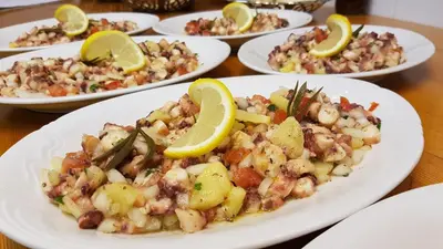 Hrana u smještaju s doručkom ili u blizini