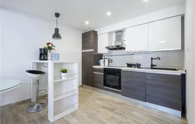 Kuhinja ili čajna kuhinja u objektu Cozy Home In Srinjine