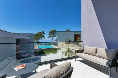 Bazen u objektu Kuk Oaza Luxury Villas ili u blizini