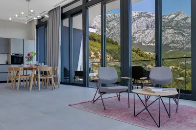 Pogled na planine ili pogled na planine iz vila