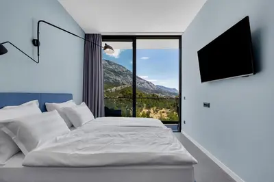 Pogled na planine ili pogled na planine iz vila