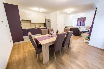 Kuhinja ili čajna kuhinja u objektu Villa La Famiglia with private heated pool