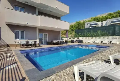 Bazen u objektu Villa La Famiglia with private heated pool ili u blizini