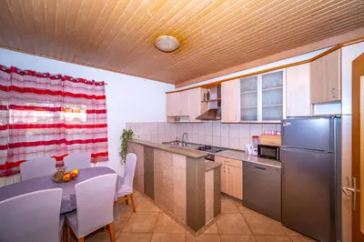 Kuhinja ili čajna kuhinja u objektu Apartments by the sea Postira, Brac - 20151