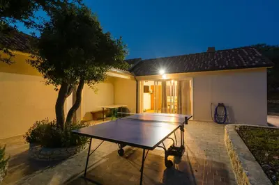 Stolni tenis u objektu House Blato ili u blizini