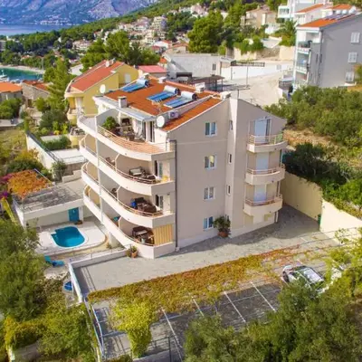 Family-friendly apartments with swimming pool Brela