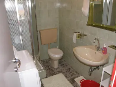 Kupaonica u objektu Apartment in Bol with sea view, balcony, air conditioning, WiFi 3416-1