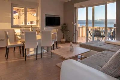 TV i/ili zabavni centar u objektu Sunny Hill Apartments with rooftop pool