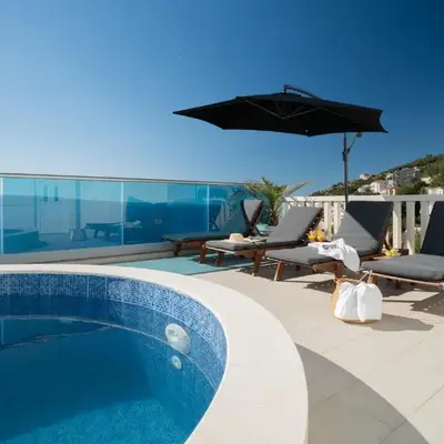 Sunny Hill Apartments with rooftop pool
